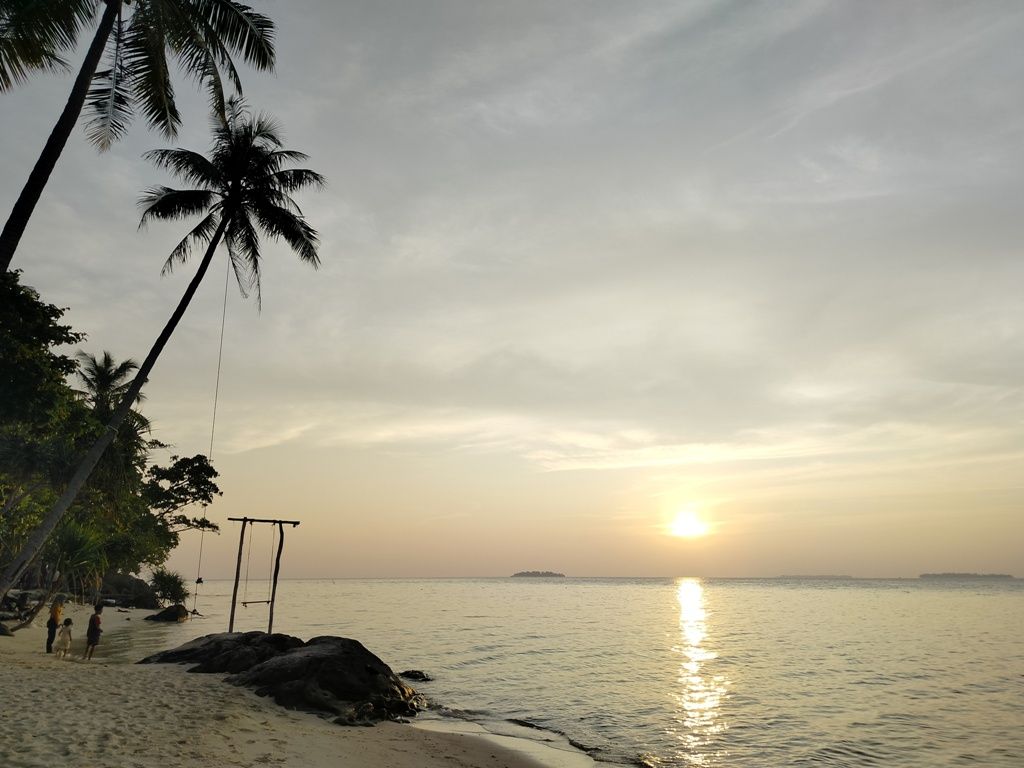 Sunset_Beach_Karimunjawa.jpg