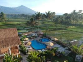 ead0c8b46b71fefa52b7ef4fcb97c159.jpg